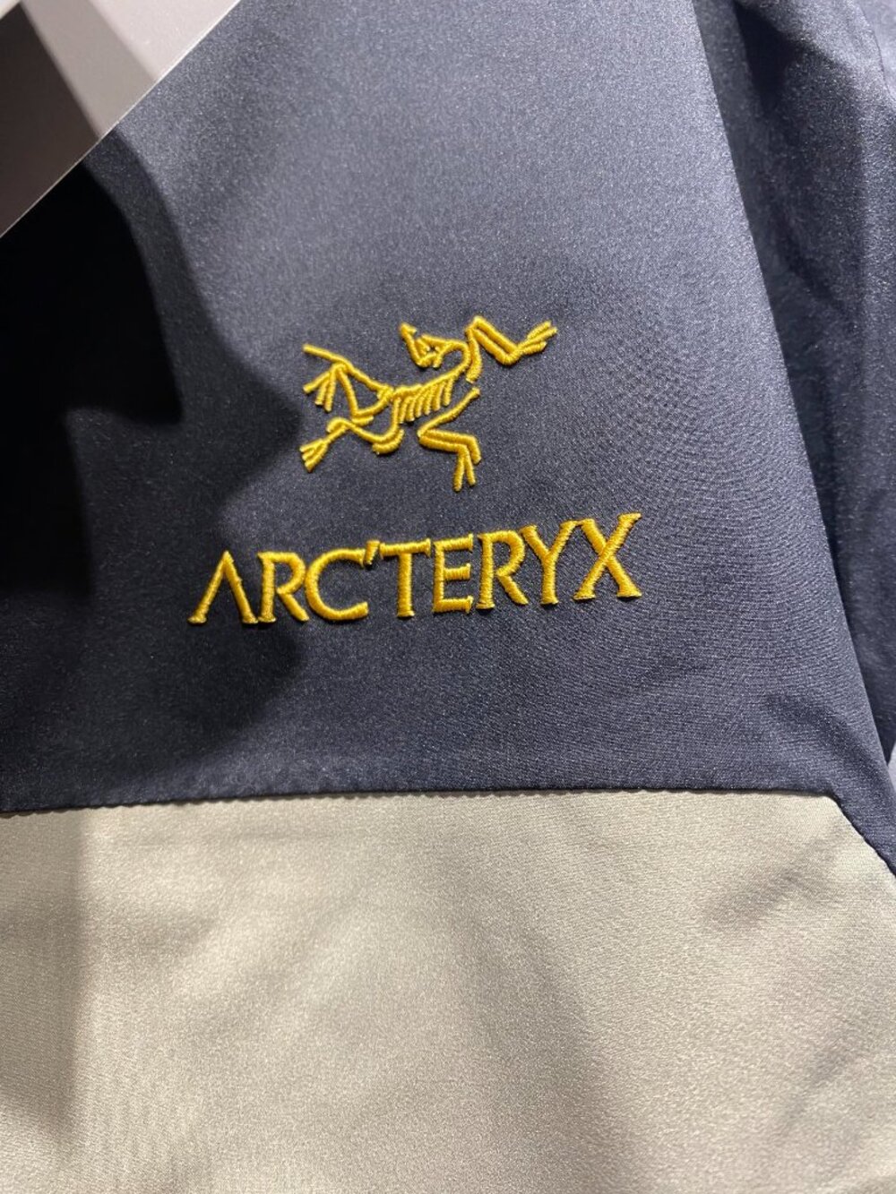Arc'teryx BEAMS Hardshell Jacket - Picture 4 of 7